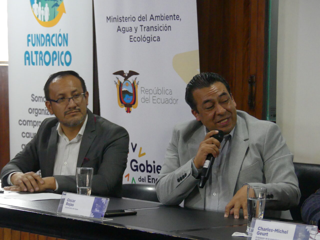 José Luis Naula – Directeur de la coopération internationale du Ministère de l'environnement, de l'eau et de la transition écologique, et Oscar Rojas – Vice-Ministre de l'Eau en Équateur